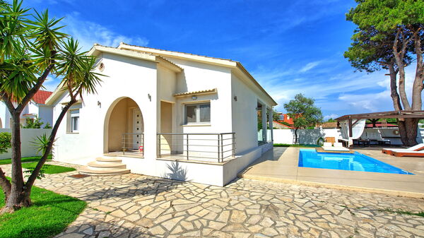 Beach Villa Christina: pool, Sommer, Udvendige