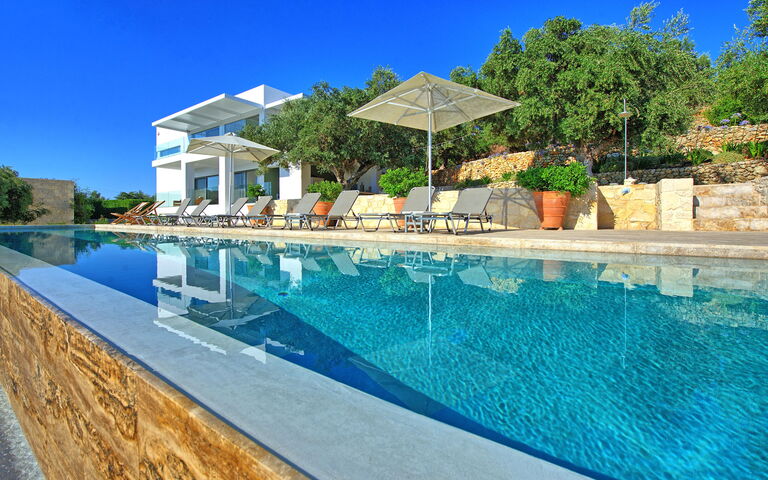 Villa Bluewhite: Have, pool, Sommer, Udendørs