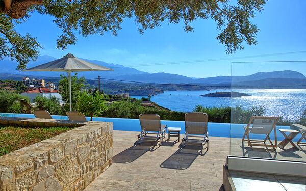 Villa Bluewhite: Have, pool, Sommer, Udendørs, Visninger