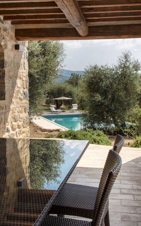 Villa Chiugi: Altan / terrasse / gårdhave