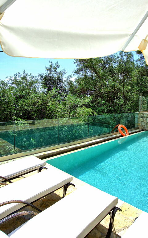 Villa Yaisemi: pool