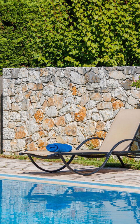 Votana House: pool, Sommer, Udendørs