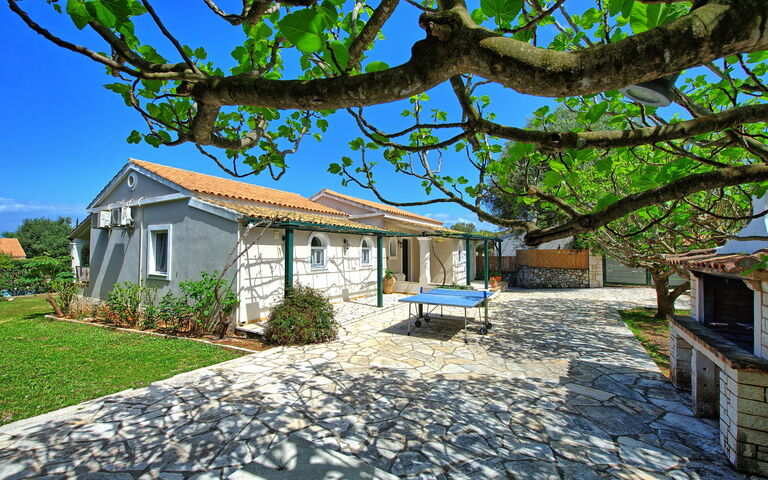 Votana House: Have, Udendørs, Udvendige