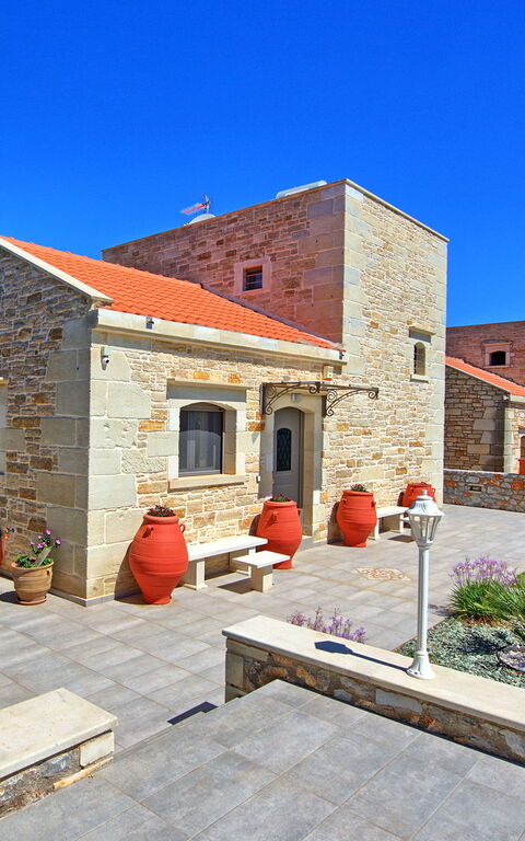 Villa Despanto: Sommer, Udvendige