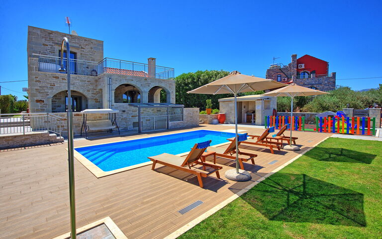 Villa Despanto: Have, pool, Udendørs