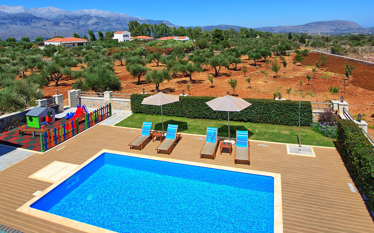 Villa Despanto: pool, Sommer, Visninger