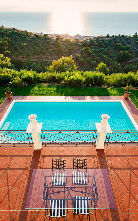 Villa Estella: Altan / terrasse / gårdhave, pool