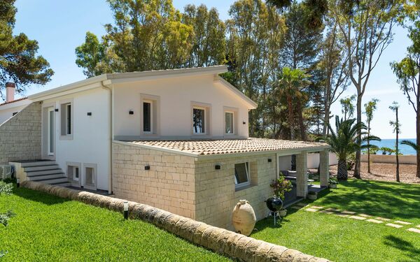 Marinella Punta Milocca: Have, Udendørs