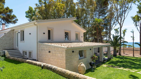 Marinella Punta Milocca: Have, Udendørs