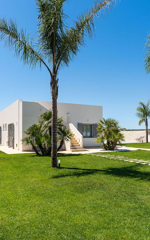 Villa Nica: Have, Udvendige