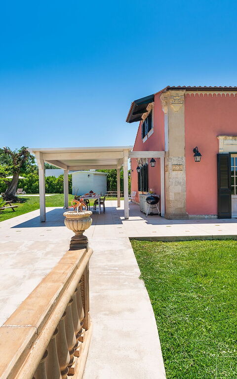 Villa Girasole: Have, Udvendige