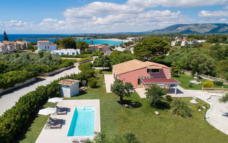 Villa Girasole: Have, Udvendige