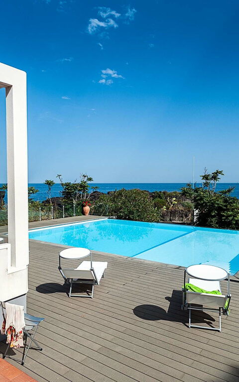 Galatea: pool, Udendørs