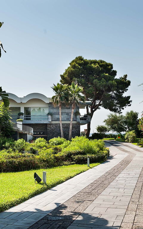 Galatea: Hovedindgang, Udendørs