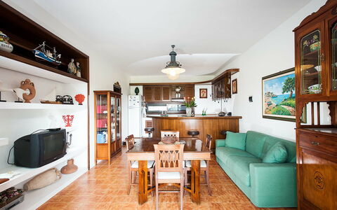 Feriebolig Lampara: Frokostlokale, Køkken, Stue