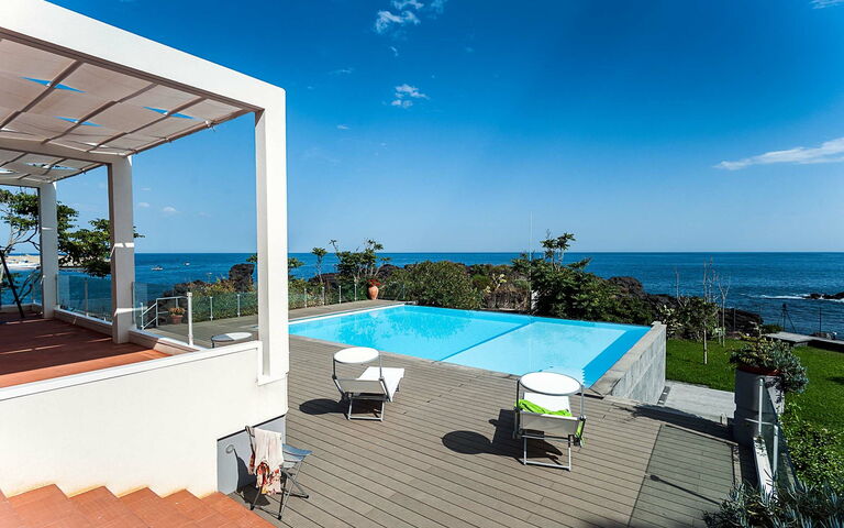 Galatea: pool, Udendørs