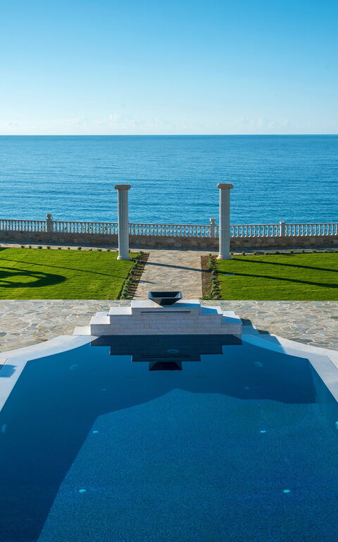 Villa Kalliste: Have, pool, Visninger