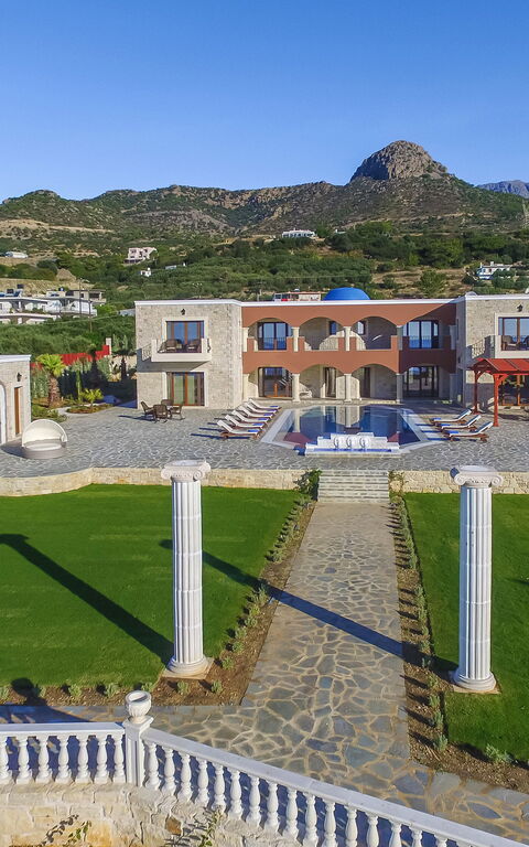 Villa Kalliste: Have, pool, Udvendige