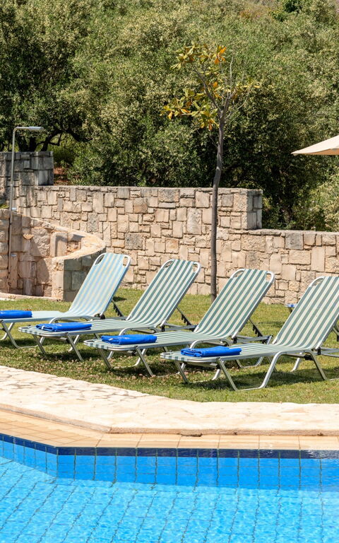 Villa Myrtia: pool, Sommer