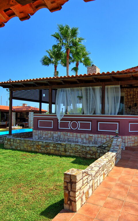 Villa Milon: Have, Udendørs