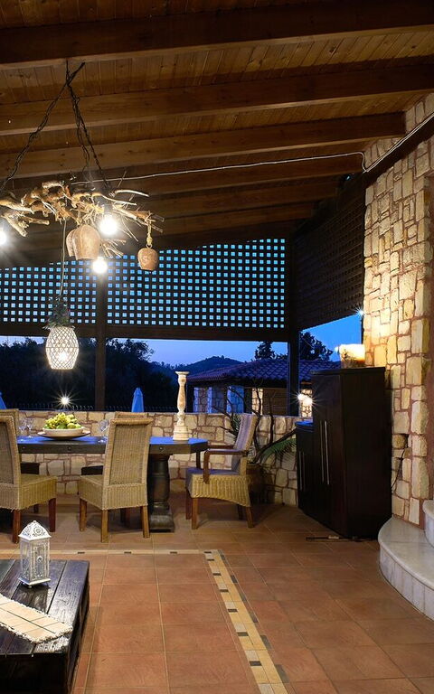 Villa Milon: Altan / terrasse / gårdhave, Udendørs