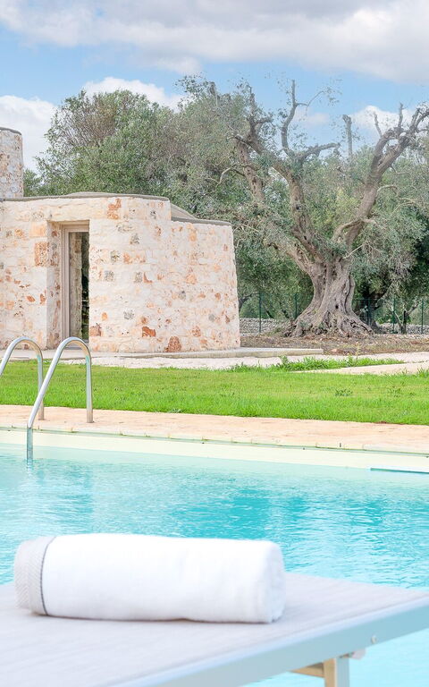 Villa Trullina: Have, pool, Udendørs