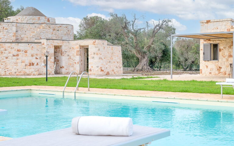 Villa Trullina: Have, pool, Udendørs