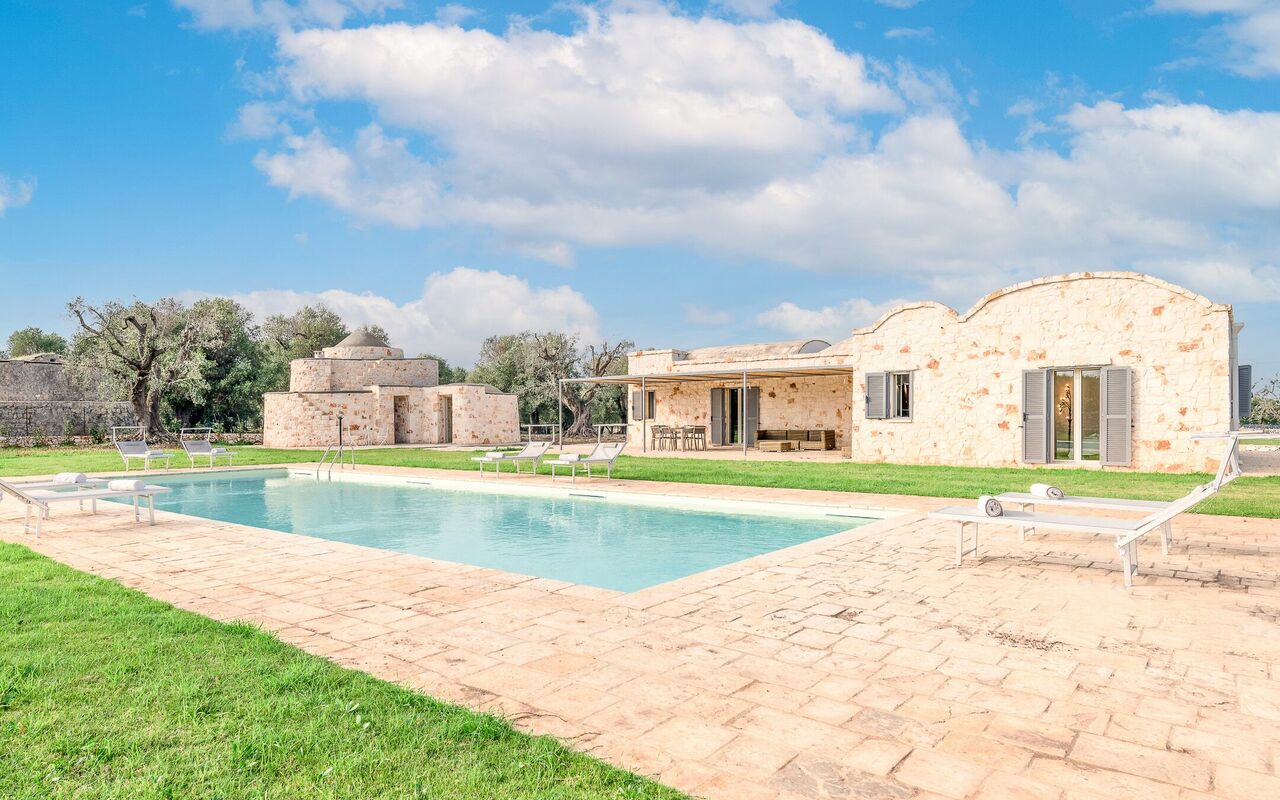 Villa Trullina: Have, pool, Udendørs