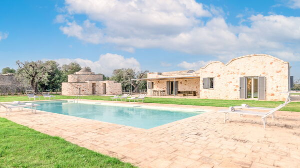 Villa Trullina: Have, pool, Udendørs