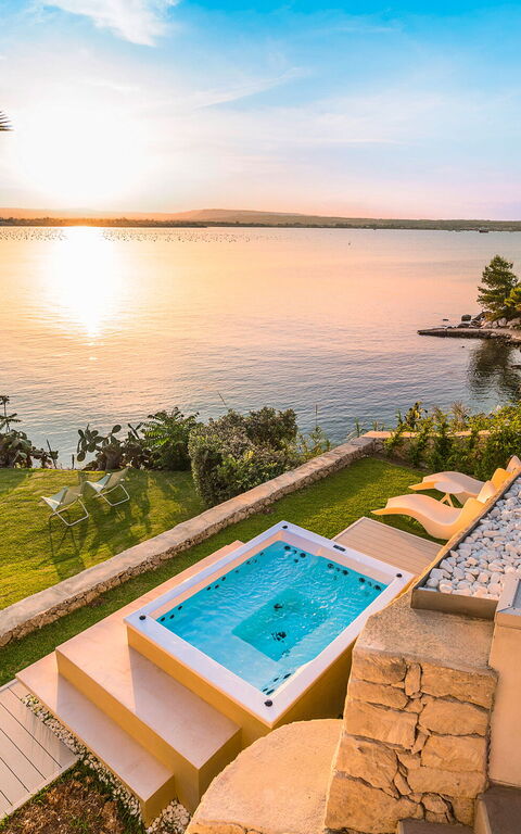 Villa Artemare: boblebad, Have, pool, Udendørs, Udvendige, Visninger