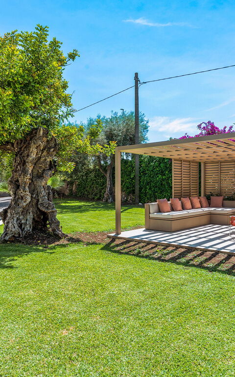 Villa Artemare: Have, Udendørs, Udvendige