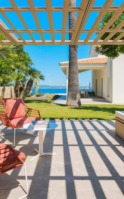 Villa Artemare: Have, Udendørs, Udvendige