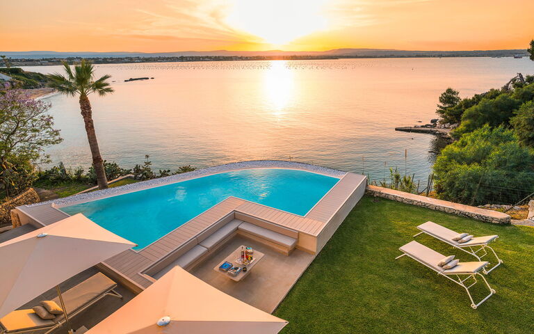 Villa Artemare: Have, pool, Udendørs, Udvendige, Visninger