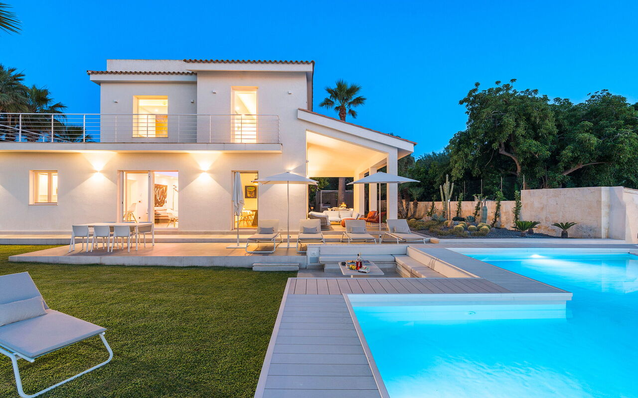 Villa Artemare: Have, pool, Udendørs, Udvendige