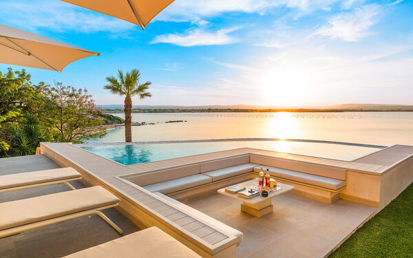 Villa Artemare: Have, pool, Udendørs, Udvendige, Visninger