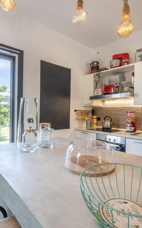 Villa Natura: Altan / terrasse / gårdhave, Frokostlokale, Køkken, Udendørs