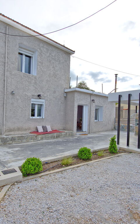 Aretousa: Sommer, Udendørs