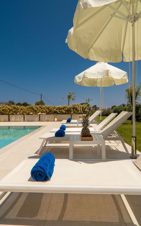 Aelia: Have, pool, Udendørs