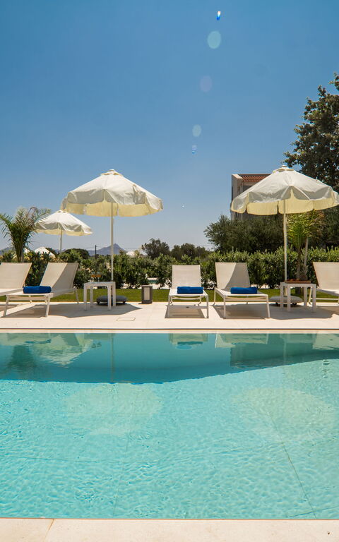 Aelia: Have, pool, Udendørs