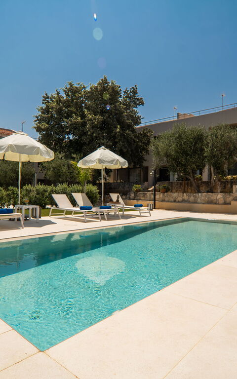 Aelia: Have, pool, Udendørs