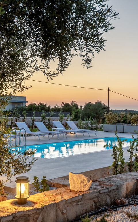 Aelia: pool, Udendørs, Udvendige