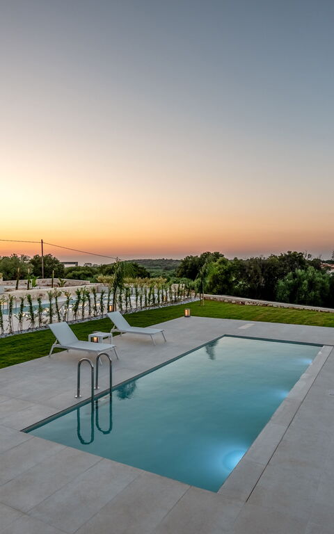 Aelia: pool, Udendørs, Udvendige