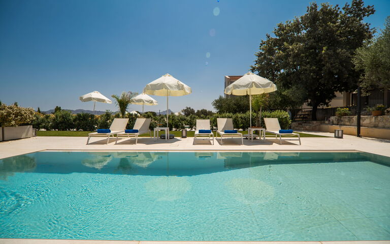 Aelia: Have, pool, Udendørs