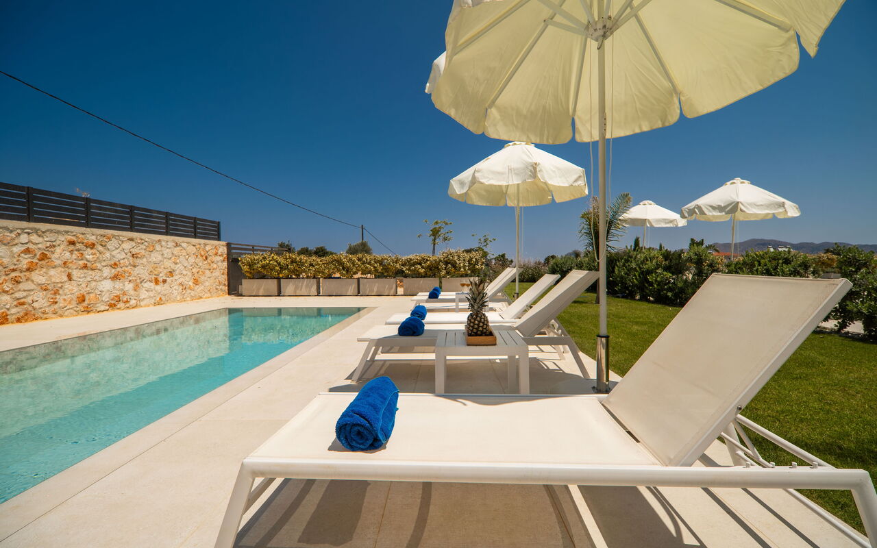 Aelia: Have, pool, Udendørs