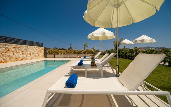 Aelia: Have, pool, Udendørs