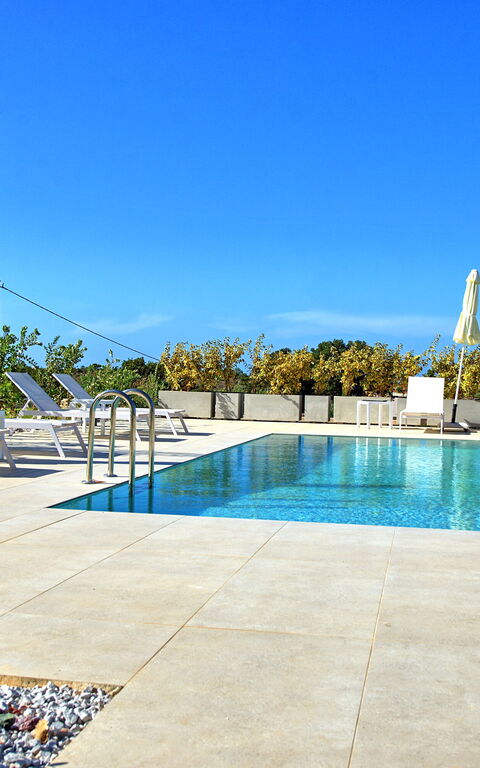 Iris: pool, Udendørs, Udvendige