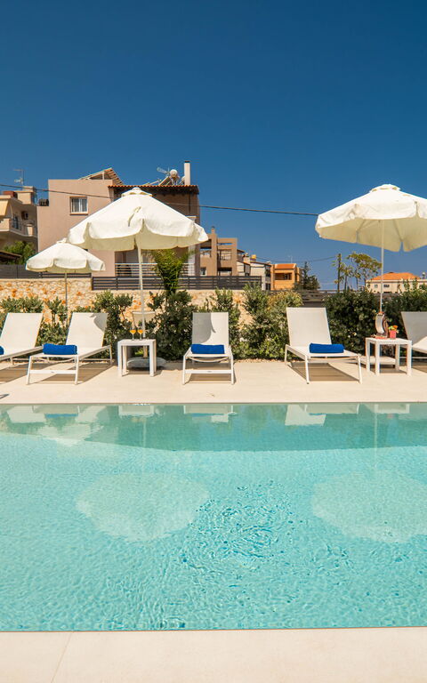 Iris: pool, Udendørs