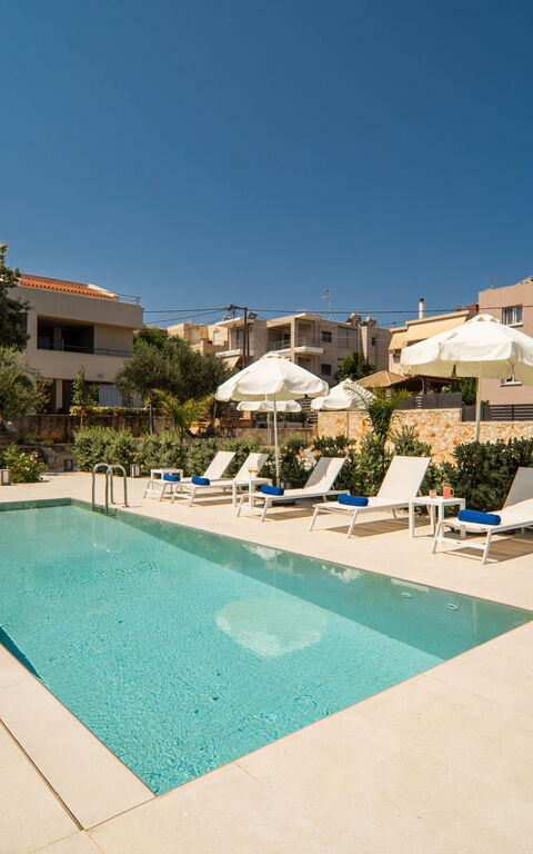 Iris: pool, Udendørs