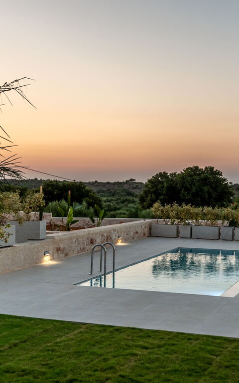 Iris: pool, Udendørs, Udvendige