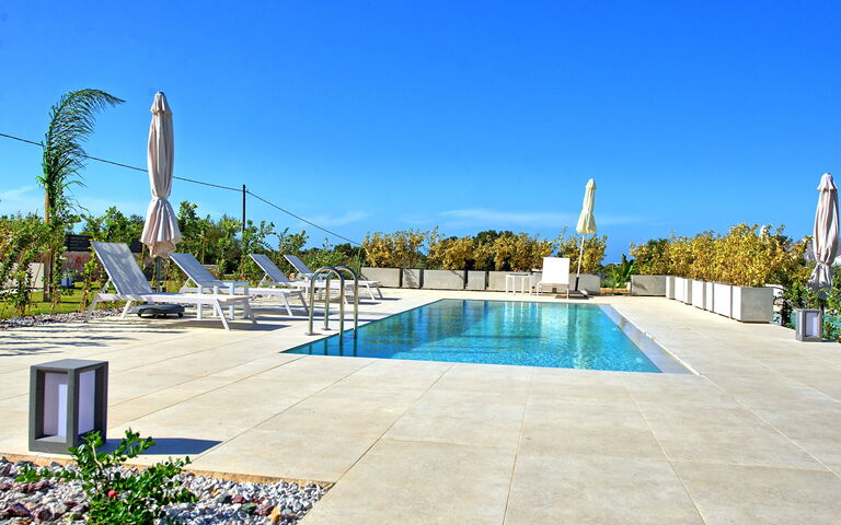 Iris: pool, Udendørs, Udvendige